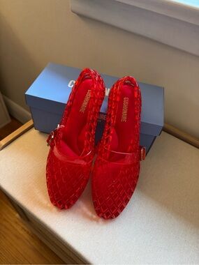 CUSHIONARE Women’s Red Woven Jelly Loafers with Buckle